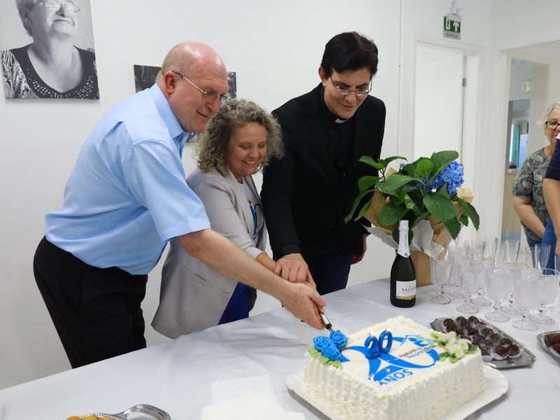 Padre Reginaldo Manzotti visita Pastoral da Pessoa Idosa