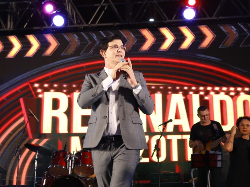 Padre Reginaldo Manzotti realiza show de evangelização em Londrina, em comemoração aos 60 anos da Rádio Alvorada