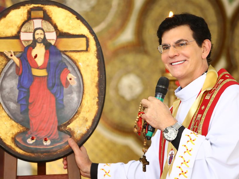 Padre Reginaldo Manzotti explica a devoção a Jesus das Santas Chagas