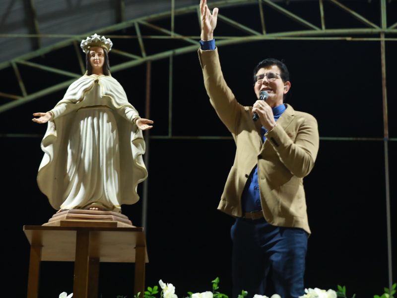 Padre Reginaldo Manzotti esteve em Carmo do Cajuru (MG)