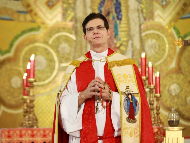 Padre Reginaldo Manzotti descreve a Chaga do pé esquerdo de Jesus