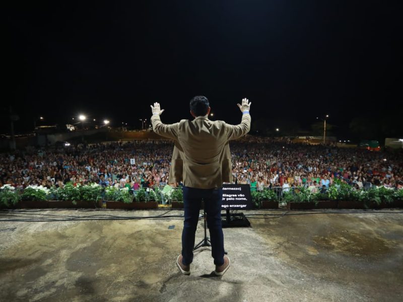 Padre Reginaldo Manzotti esteve em Carmo do Cajuru (MG)