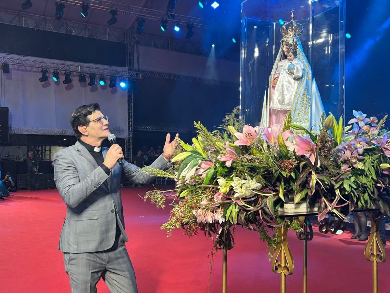 Padre Reginaldo Manzotti encerra a tradicional Festa da Penha