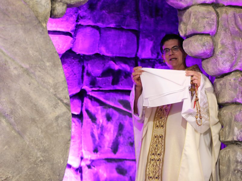 Padre Reginaldo Manzotti preside Santa Missa de Páscoa