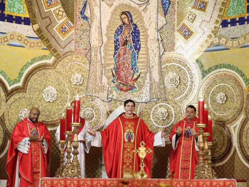 Padre Reginaldo Manzotti preside Santa Missa de abertura das 24 horas em oração