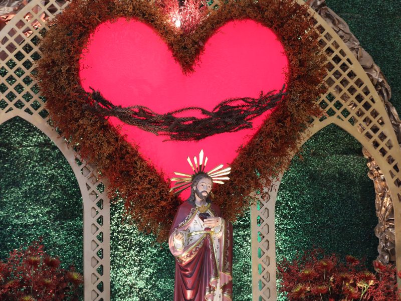 Adoração ao Santíssimo, Santa Missa e pregação marcam a manhã das 24 horas em oração