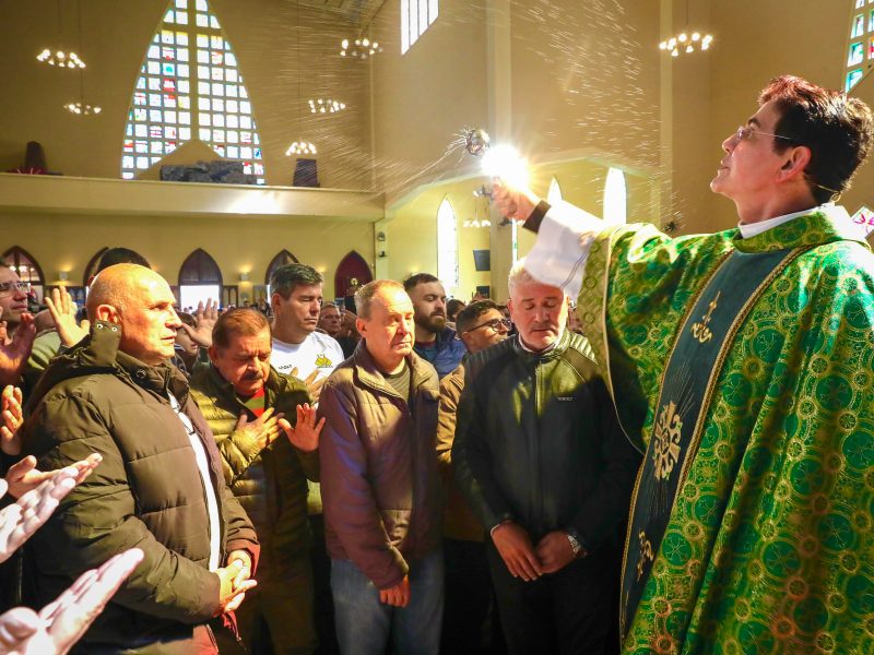 Padre Reginaldo Manzotti preside Santa Missa de Dia dos Pais