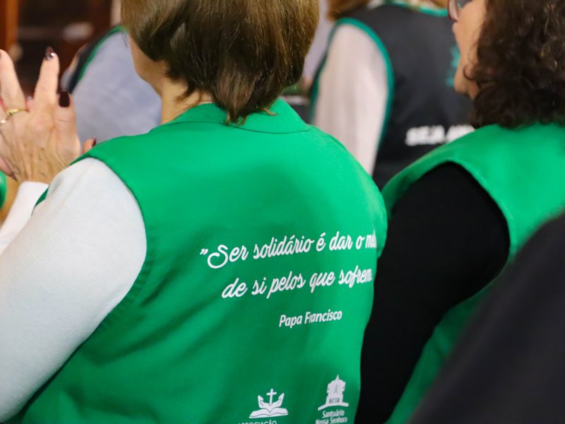 Padre Reginaldo Manzotti preside Santa Missa pelo Dia dos Voluntários