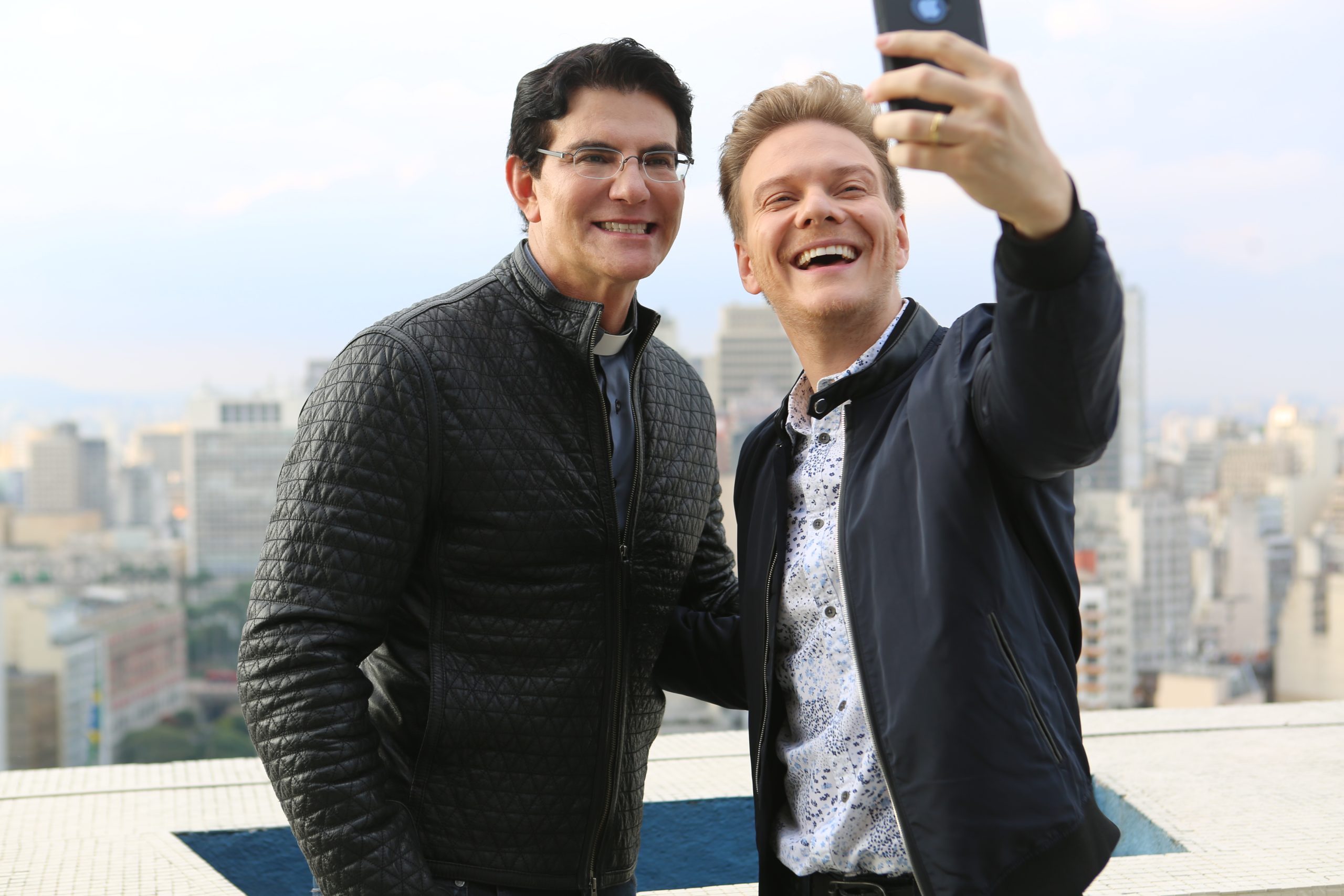 Novos livros com autoria do Padre Manzotti