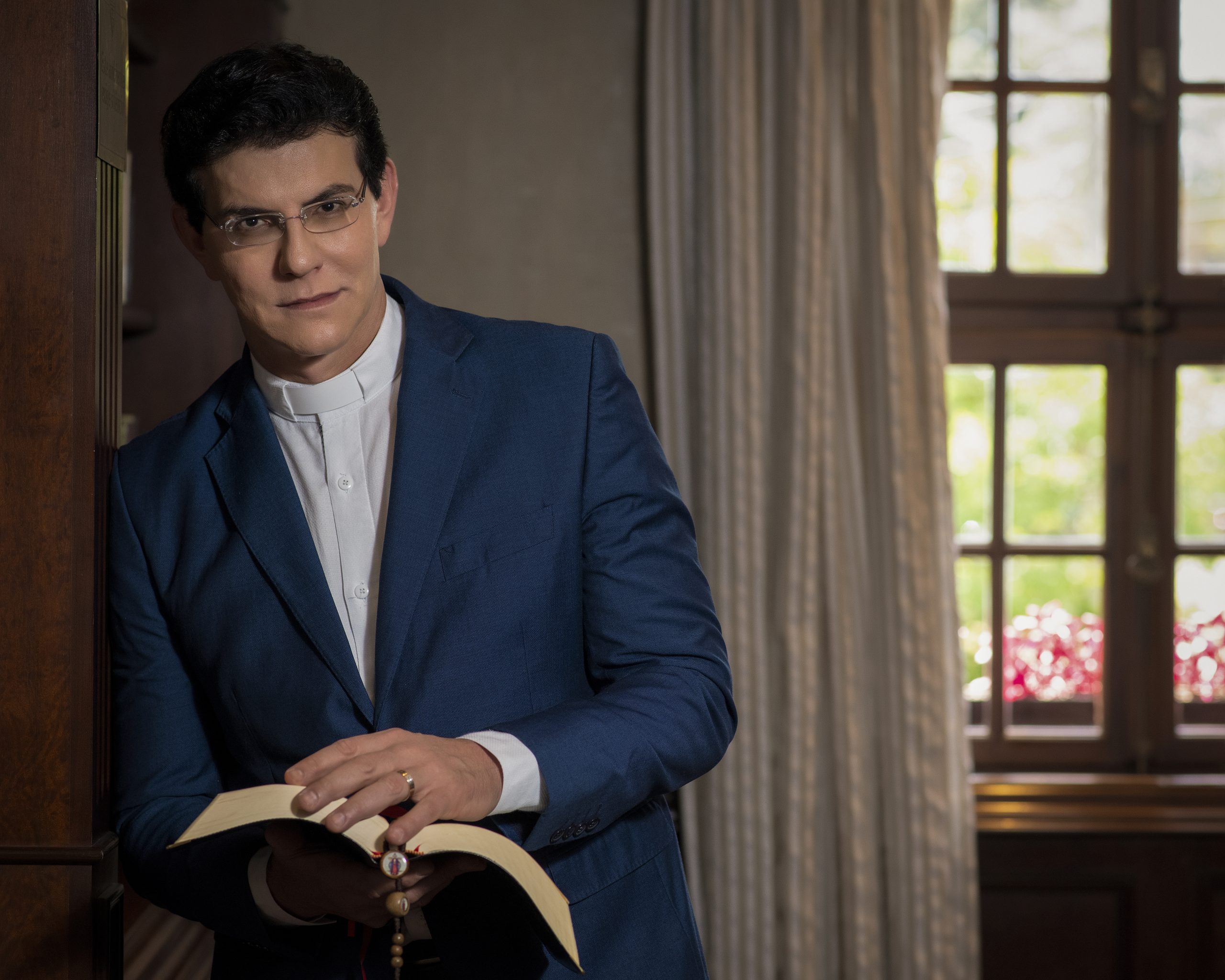 Padre Manzotti atinge a incrível marca de 7 milhões de livros vendidos