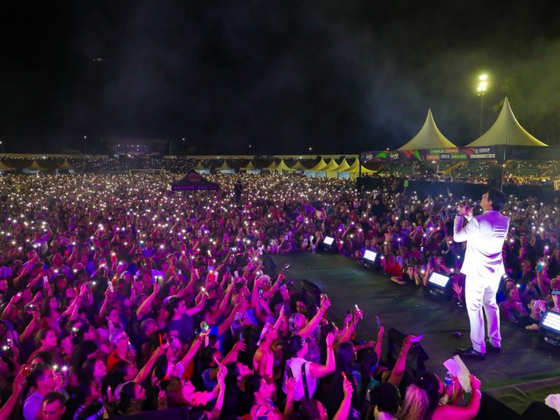Padre Reginaldo Manzotti abre as comemorações dos 51 anos de Sinop diante de mais de 25 mil pessoas no Gigante do Norte