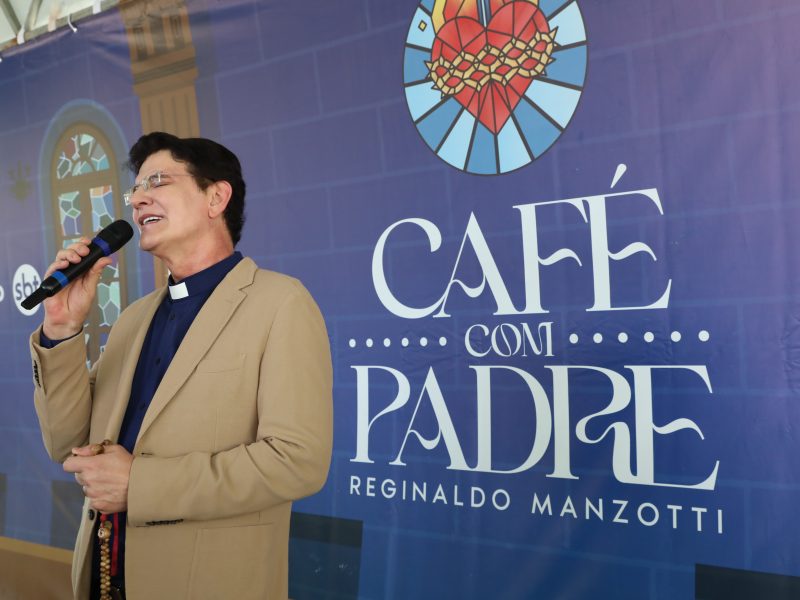Padre Reginaldo Manzotti visita o Sistema Jangadeiro em Fortaleza