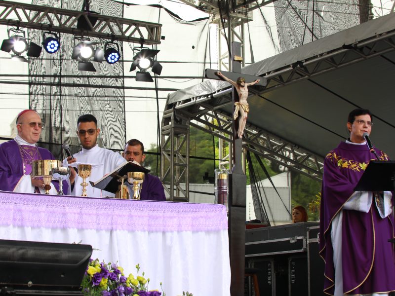 Dia de Finados tem tradicional Missa Solene e procissão no cemitério do Água Verde