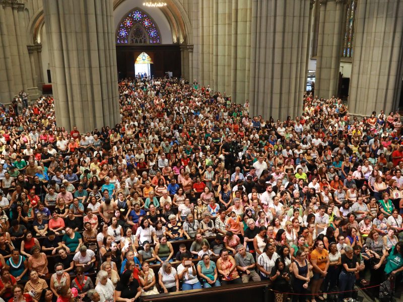 Padre Reginaldo Manzotti celebra Santa Missa na Catedral da Sé e deve reunir multidão de fiéis neste sábado (21)