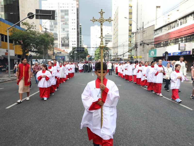 Procissão de Nosso Senhor Morto é conduzida por Padre Reginaldo Manzotti