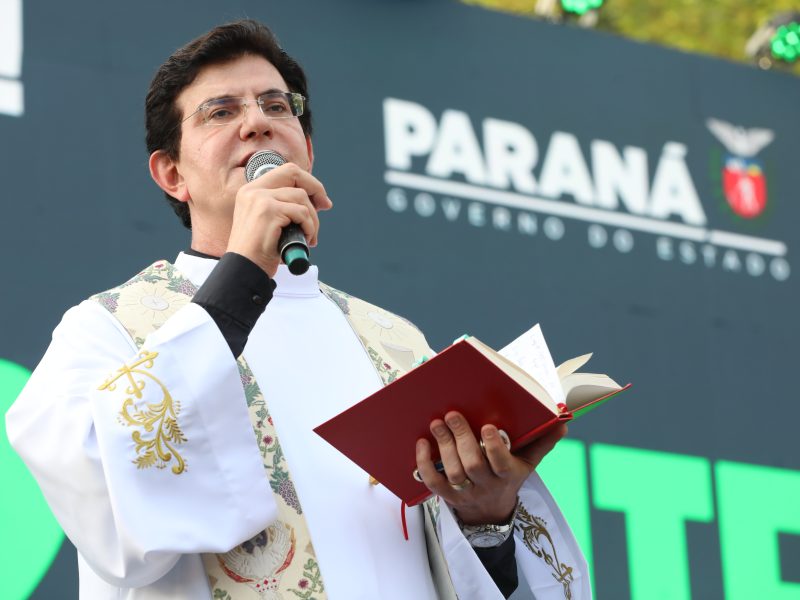 Padre Reginaldo Manzotti participa da benção da “Ponte da Vitória” em Guaratuba