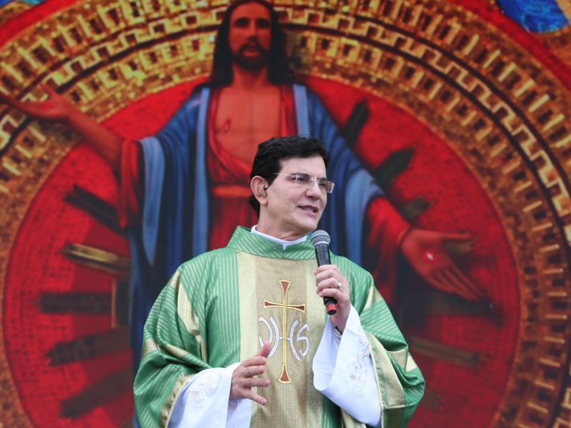 Padre Reginaldo Manzotti participa do evento Mães que Oram em Cachoeira Paulista (SP)