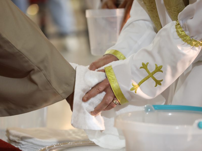 Padre Reginaldo Manzotti dá início ao Triduo Pascal na Quinta-feira Santa