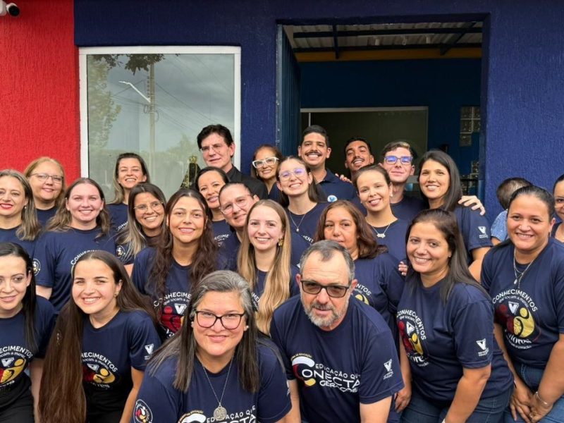 Padre Reginaldo Manzotti visita o colégio onde estudou, em Paraíso do Norte/PR