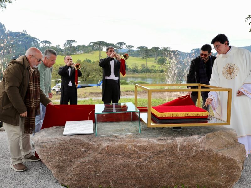 Missa e cerimônia marcam o lançamento da Pedra Fundamental na Terra Prometida