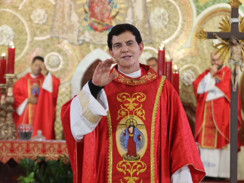 Interceder é pedir algo em favor de uma outra pessoa
