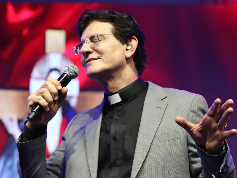 Padre Reginaldo Manzotti leva fé e evangelização à 173ª Festa do Bom Senhor Jesus, em Araquari (SC)