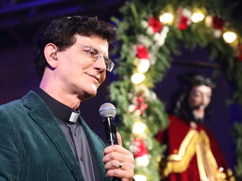 Araquari vive uma noite de fé com Padre Reginaldo Manzotti