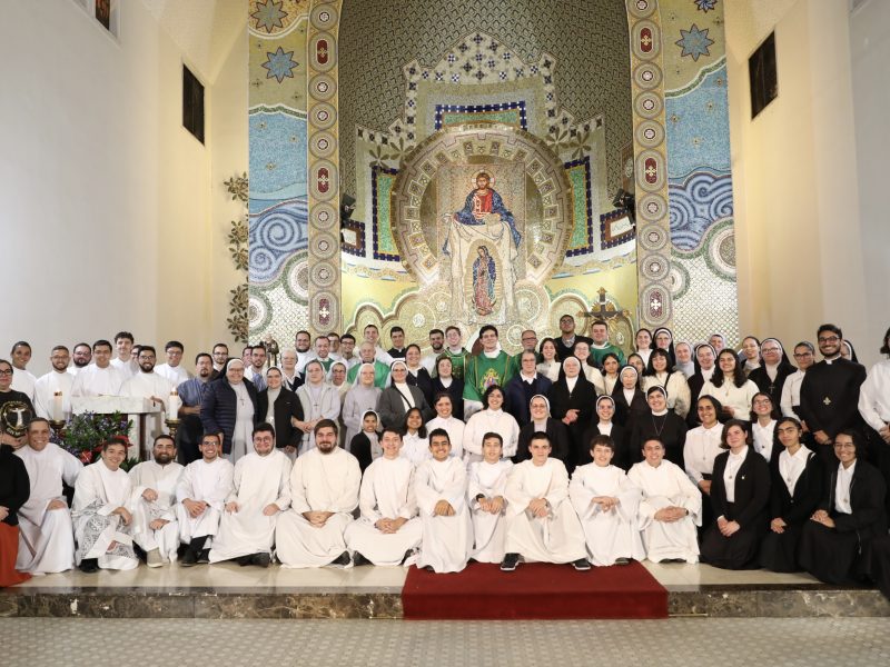 Padre Reginaldo Manzotti preside Santa Missa de abertura do mês vocacional e dia do padre