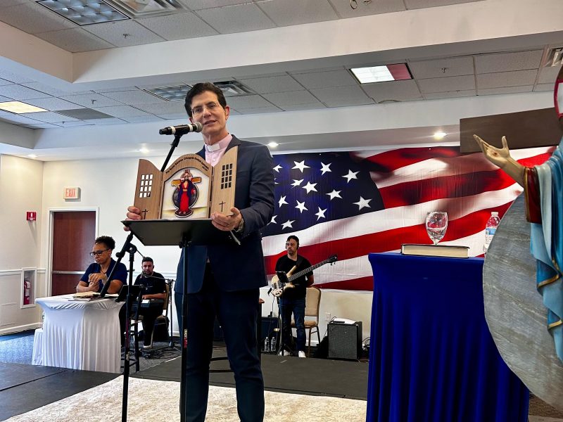 Retiro Nacional Missão EUA com Padre Reginaldo Manzotti reúne fiéis em Hudson, Massachusetts