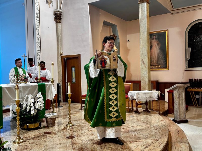 Padre Reginaldo Manzotti celebra Santa Missa em Nova Iorque
