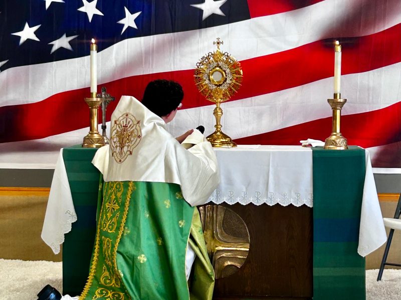 Padre Reginaldo Manzotti conduz momento de espiritualidade nos Estados Unidos