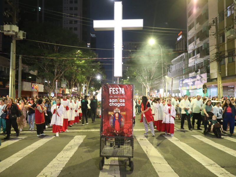 Santa Missa, Via-Sacra e Procissão Luminosa marcam noite de sábado da Festa de Jesus das Santas Chagas