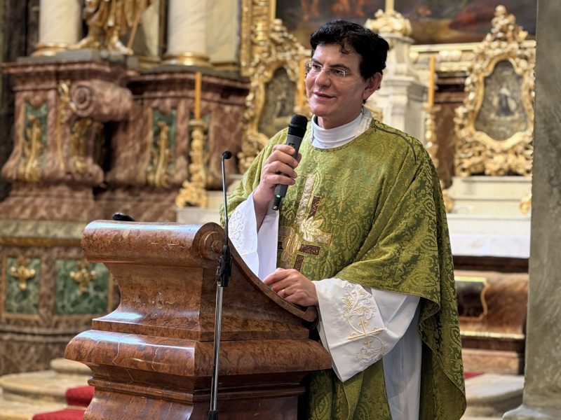 Padre Reginaldo Manzotti preside Santa Missa pelos casais em Budapeste