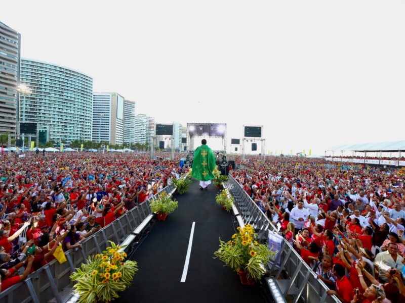 O maior evento católico do Brasil reúne fé, música e oração em Fortaleza